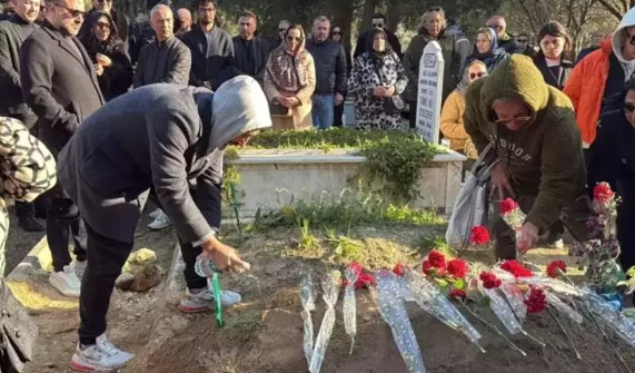 Tanyeli'nin oğlundan duygusal paylaşım...